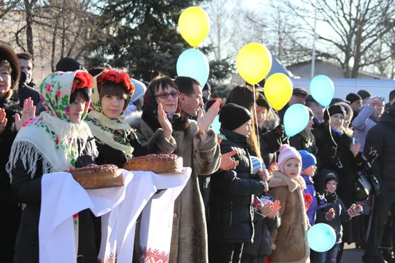 Більше 400 людей вивезли з-під обстрілів в зоні АТО вінницькі міліціонери (Фоторепортаж) + (Відео) — фото 1