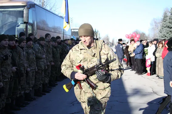 Більше 400 людей вивезли з-під обстрілів в зоні АТО вінницькі міліціонери (Фоторепортаж) + (Відео) — фото 7