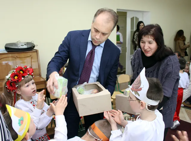Благодійні справи обласних фіскалів у чистий четвер — фото 2